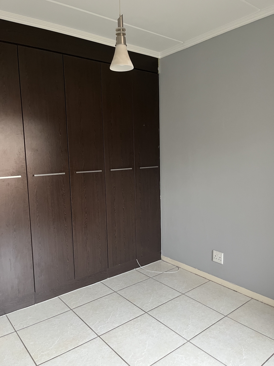 To Let 2 Bedroom Property for Rent in Douglasdale Gauteng
