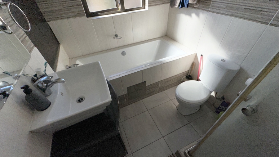 2 Bedroom Property for Sale in Noordwyk Gauteng