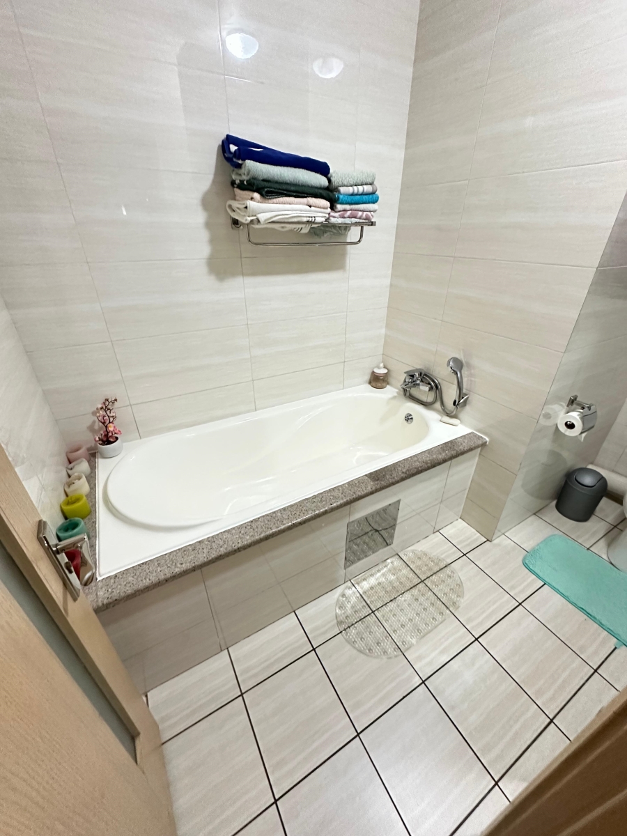 1 Bedroom Property for Sale in Noordwyk Gauteng