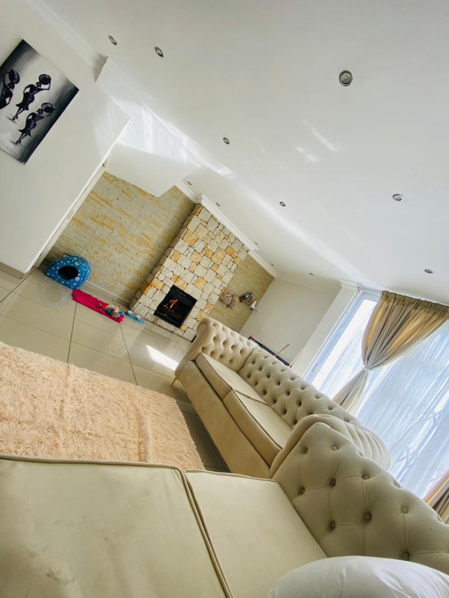 To Let 3 Bedroom Property for Rent in Windsor East Gauteng