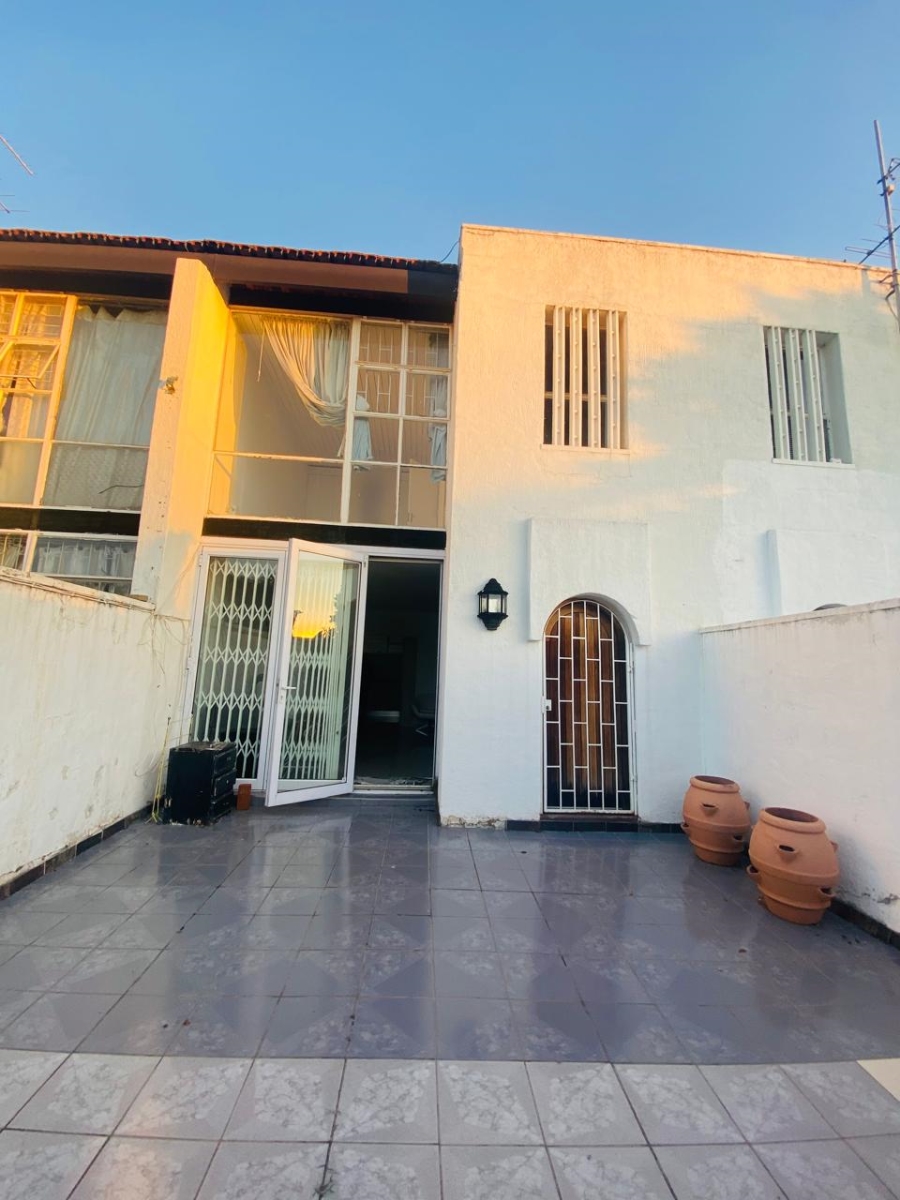 To Let 3 Bedroom Property for Rent in Windsor East Gauteng