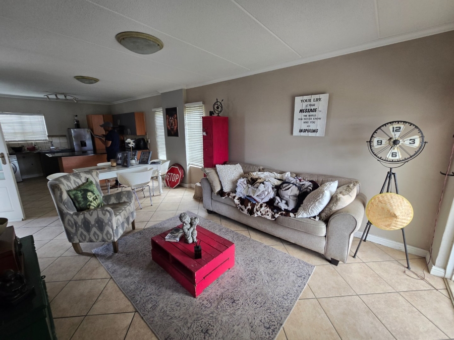 2 Bedroom Property for Sale in Montana Tuine Gauteng