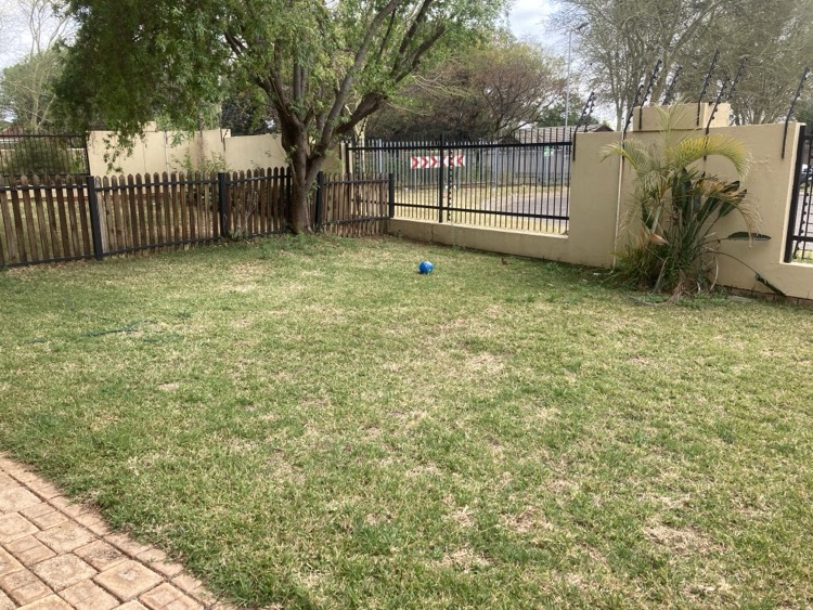 2 Bedroom Property for Sale in Montana Tuine Gauteng