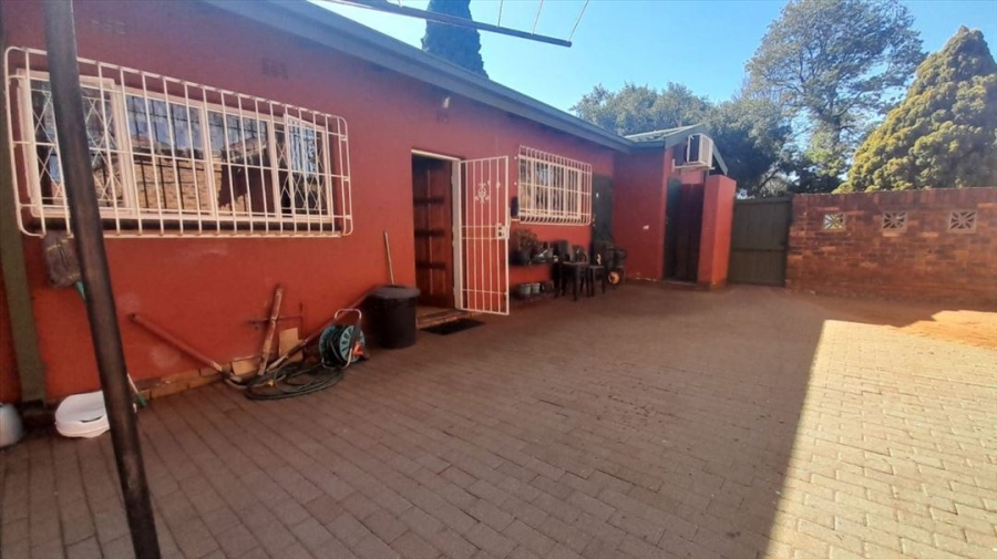 3 Bedroom Property for Sale in Rhodesfield Gauteng