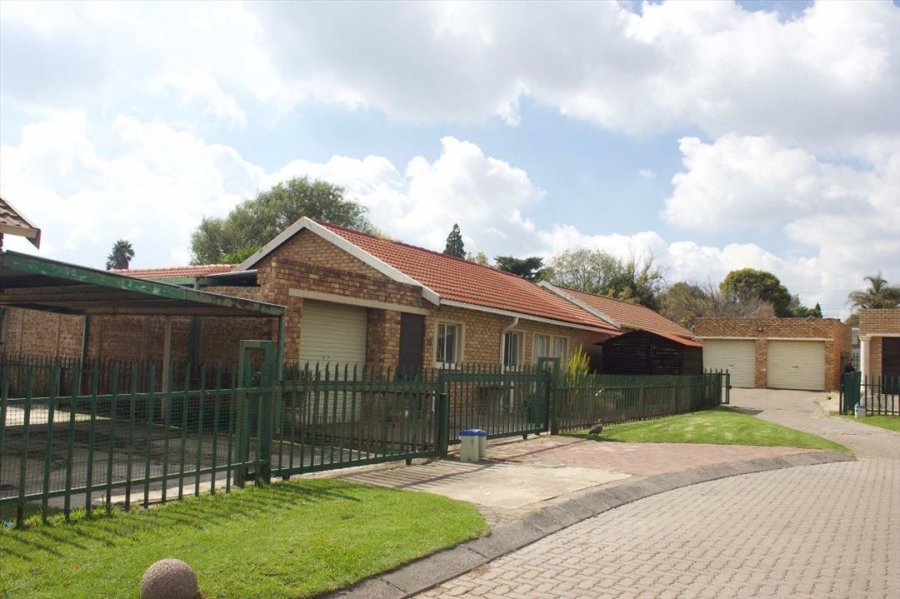 3 Bedroom Property for Sale in Rhodesfield Gauteng