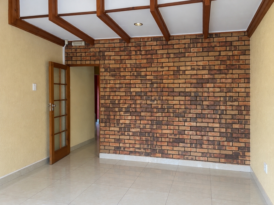 To Let 3 Bedroom Property for Rent in Woodmead Gauteng