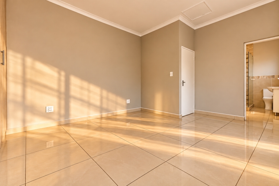 6 Bedroom Property for Sale in Florida Hills Gauteng