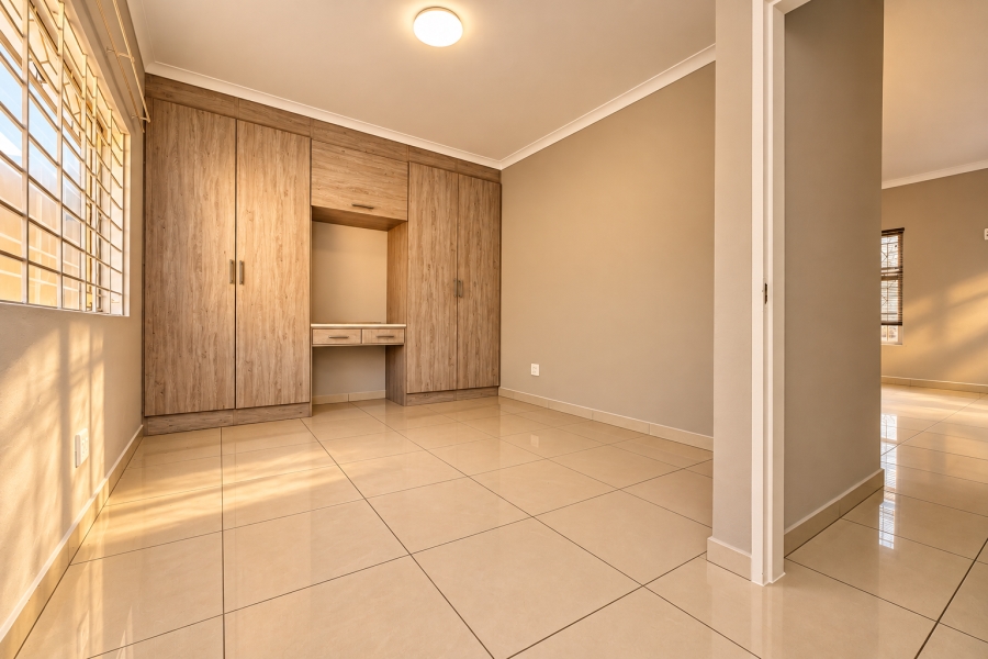 6 Bedroom Property for Sale in Florida Hills Gauteng