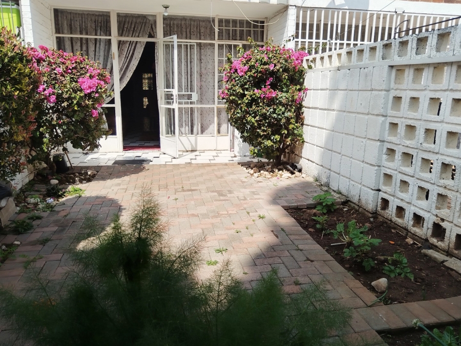 2 Bedroom Property for Sale in Bellevue East Gauteng