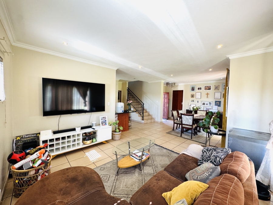3 Bedroom Property for Sale in Thatchfield Close Gauteng
