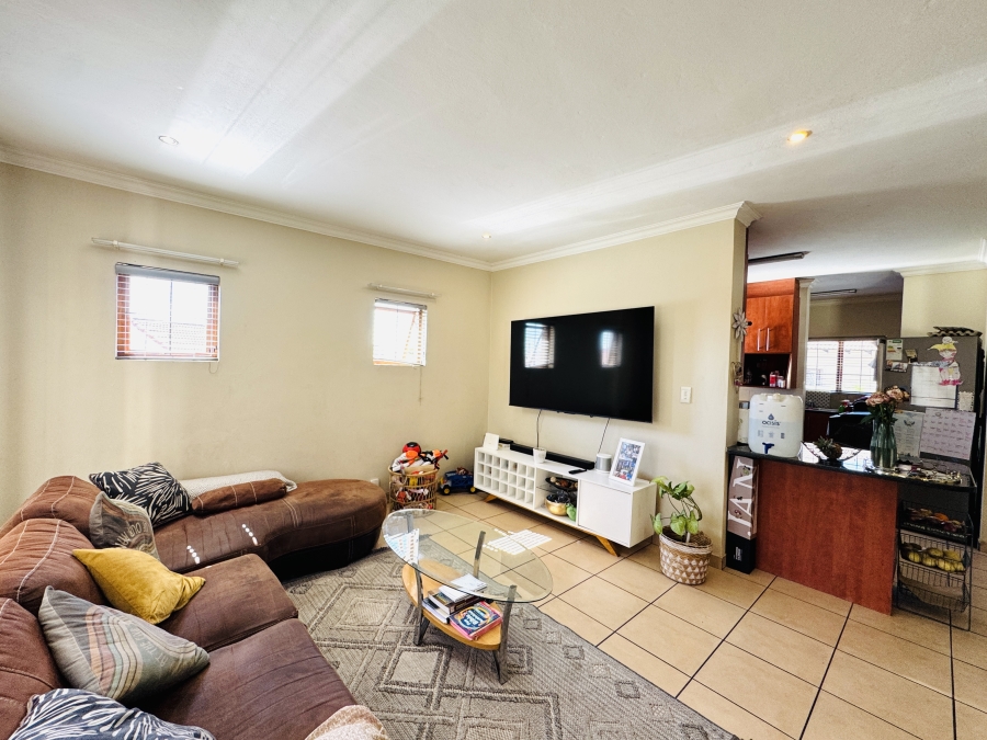 3 Bedroom Property for Sale in Thatchfield Close Gauteng