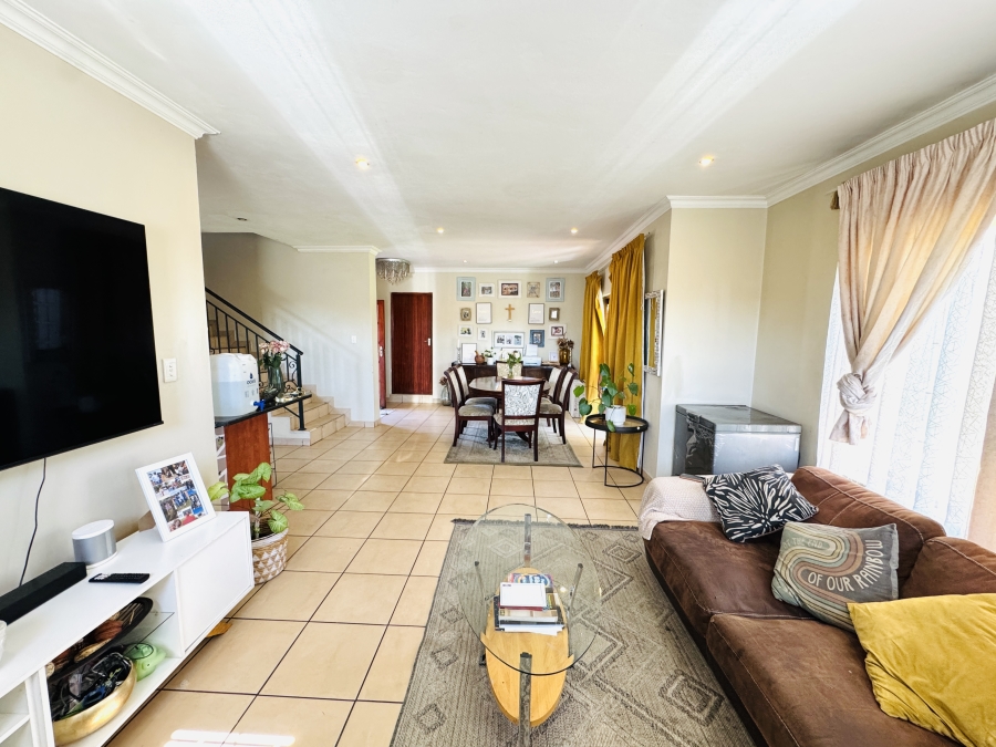 3 Bedroom Property for Sale in Thatchfield Close Gauteng