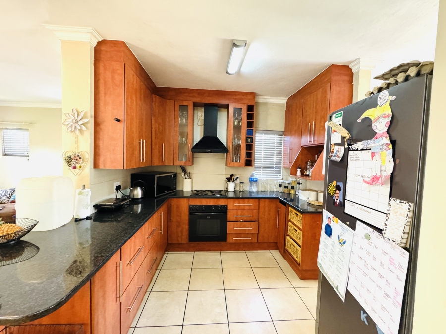 3 Bedroom Property for Sale in Thatchfield Close Gauteng