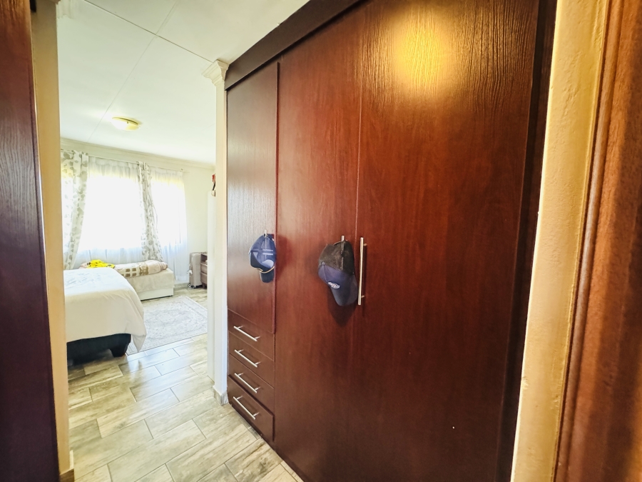 3 Bedroom Property for Sale in Thatchfield Close Gauteng