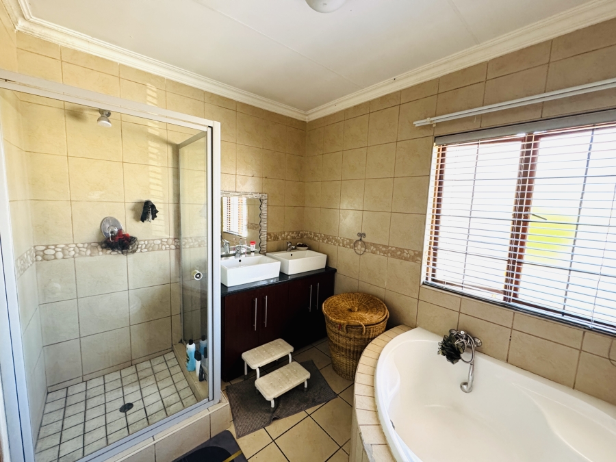 3 Bedroom Property for Sale in Thatchfield Close Gauteng