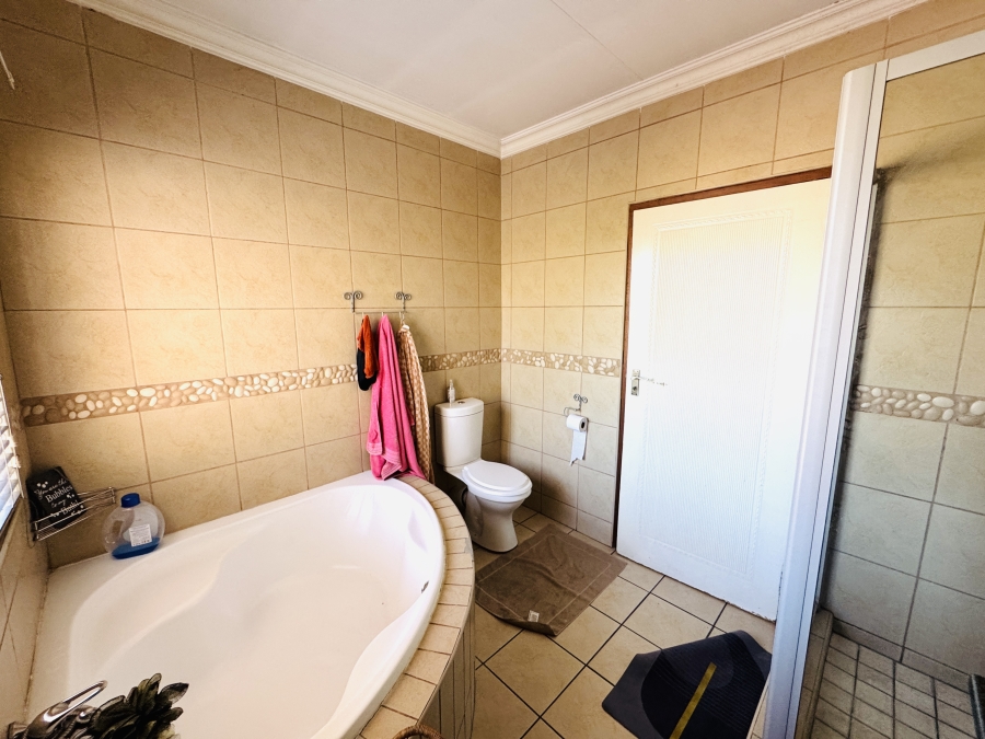 3 Bedroom Property for Sale in Thatchfield Close Gauteng