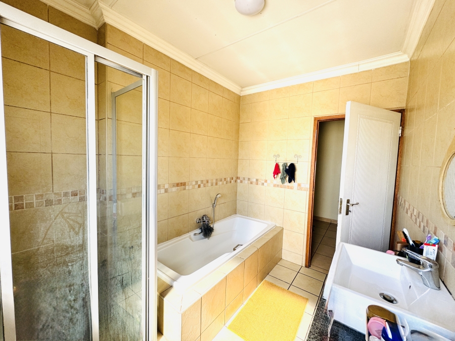 3 Bedroom Property for Sale in Thatchfield Close Gauteng