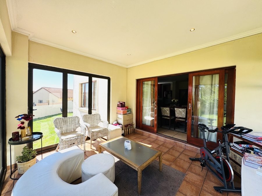 3 Bedroom Property for Sale in Thatchfield Close Gauteng