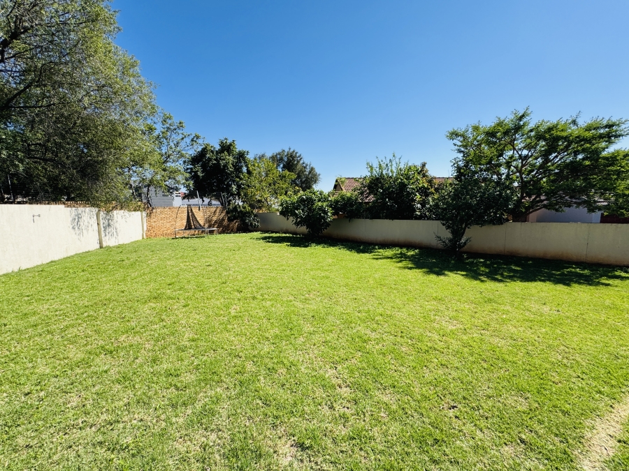 3 Bedroom Property for Sale in Thatchfield Close Gauteng