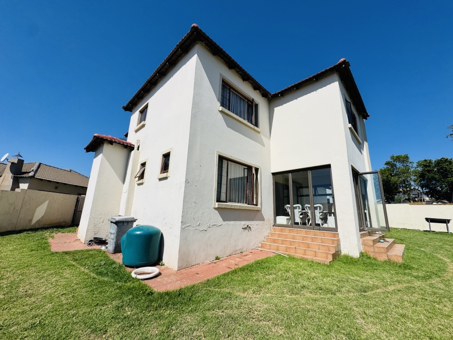3 Bedroom Property for Sale in Thatchfield Close Gauteng