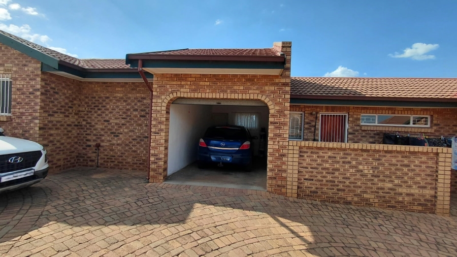 2 Bedroom Property for Sale in Randpoort Gauteng