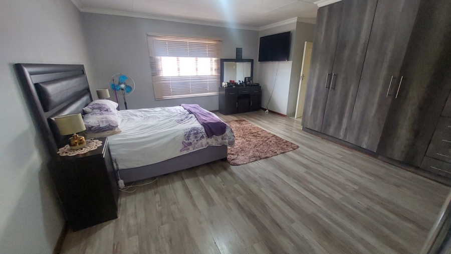 3 Bedroom Property for Sale in Greenhills Gauteng