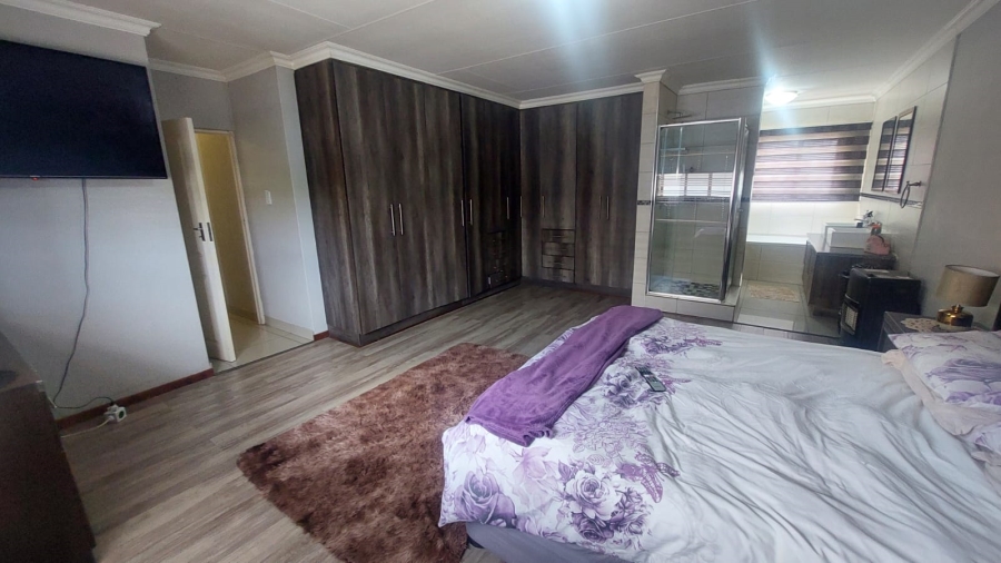 3 Bedroom Property for Sale in Greenhills Gauteng