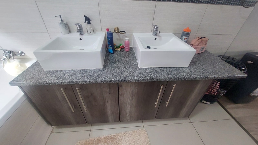 3 Bedroom Property for Sale in Greenhills Gauteng