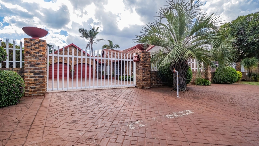 3 Bedroom Property for Sale in Bonaero Park Gauteng