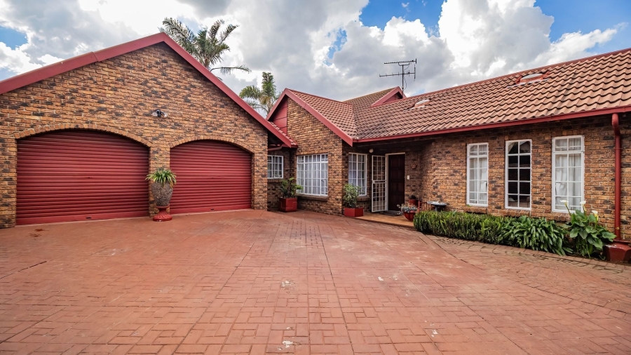 3 Bedroom Property for Sale in Bonaero Park Gauteng