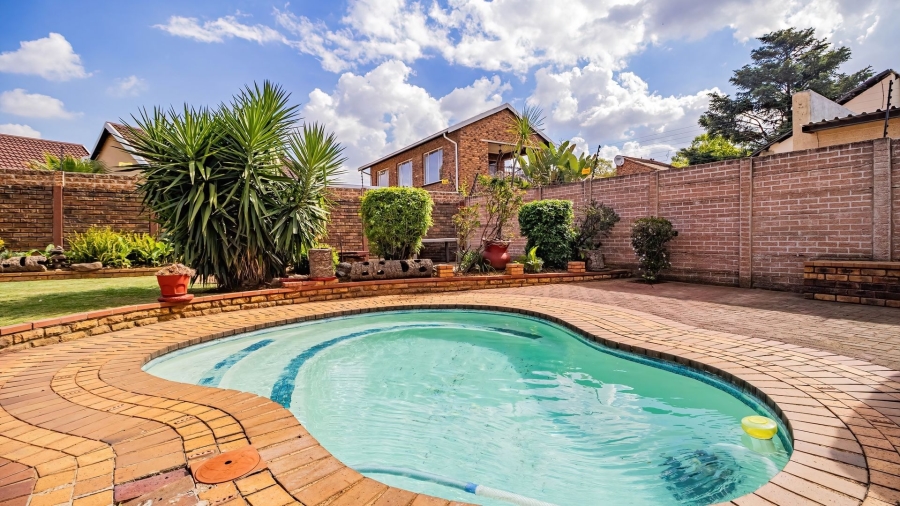 3 Bedroom Property for Sale in Bonaero Park Gauteng
