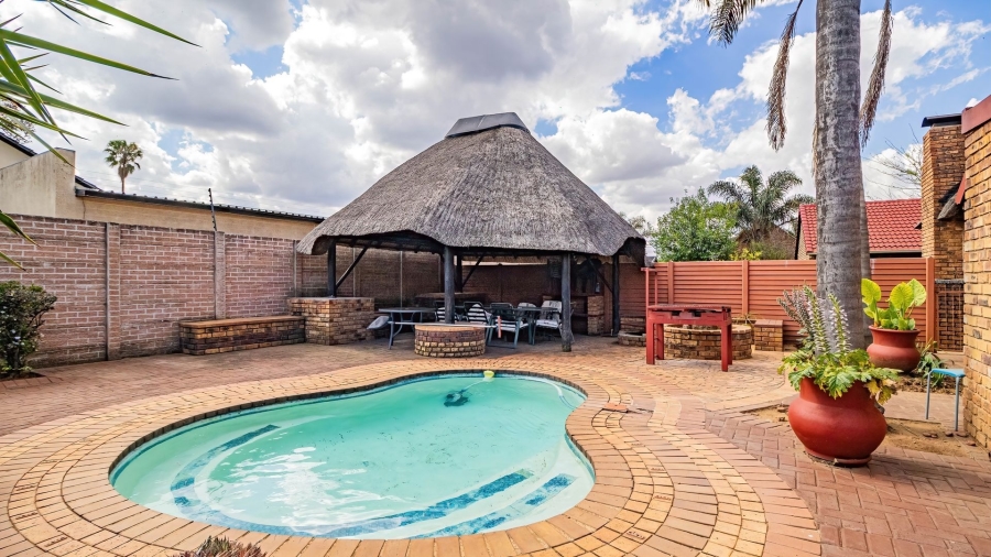 3 Bedroom Property for Sale in Bonaero Park Gauteng