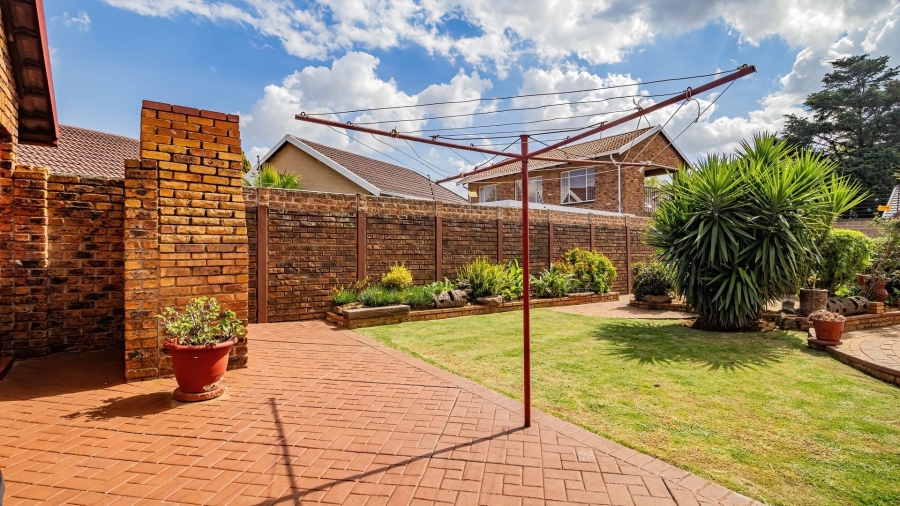 3 Bedroom Property for Sale in Bonaero Park Gauteng