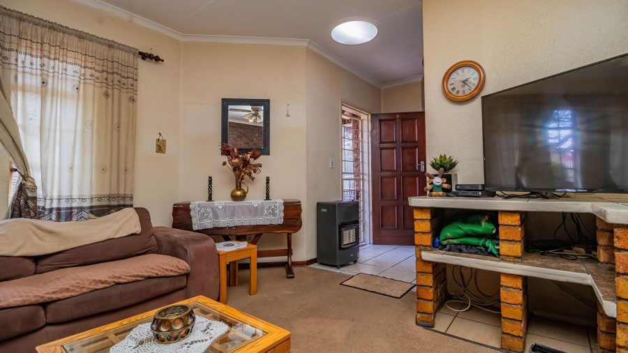 3 Bedroom Property for Sale in Bonaero Park Gauteng