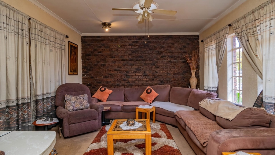 3 Bedroom Property for Sale in Bonaero Park Gauteng