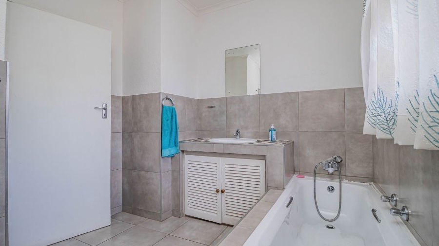 3 Bedroom Property for Sale in Bonaero Park Gauteng
