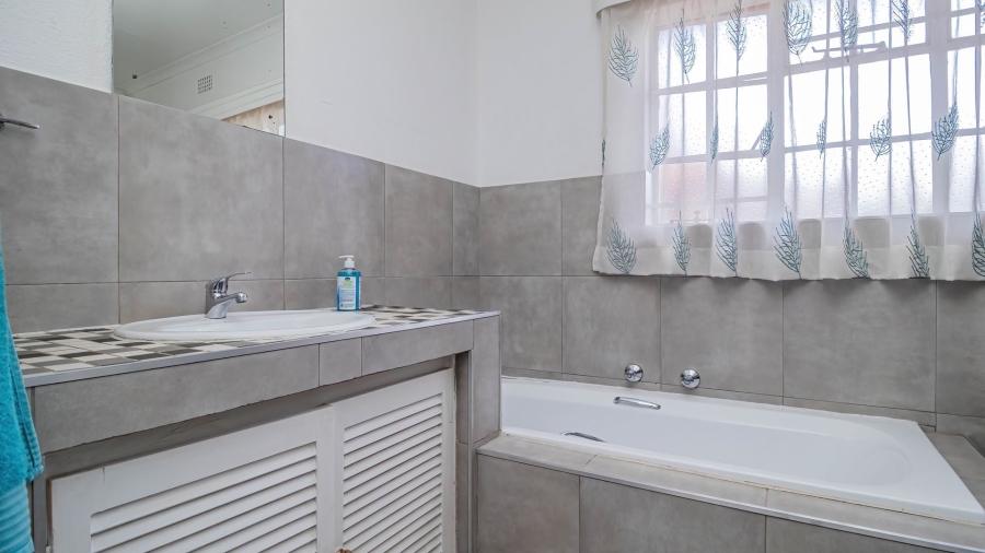 3 Bedroom Property for Sale in Bonaero Park Gauteng