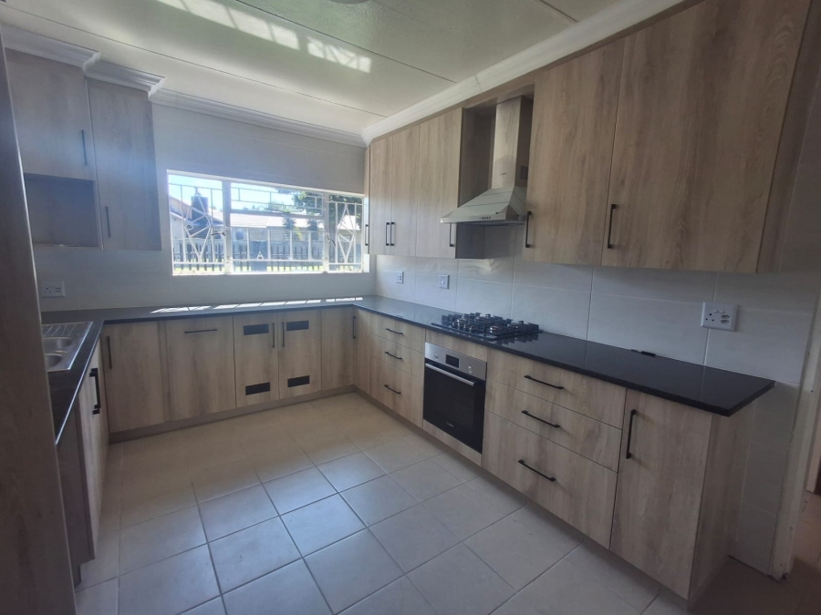 To Let 3 Bedroom Property for Rent in Beyers Park Gauteng
