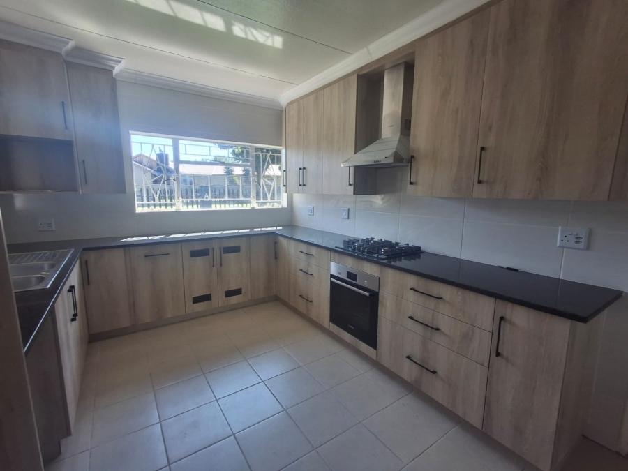 To Let 3 Bedroom Property for Rent in Beyers Park Gauteng