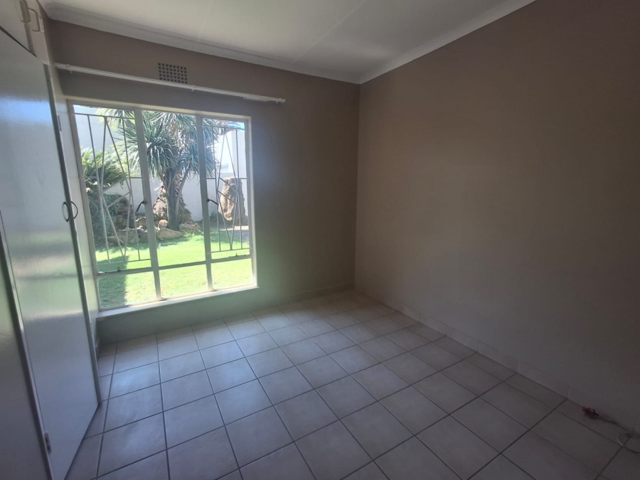 To Let 3 Bedroom Property for Rent in Beyers Park Gauteng