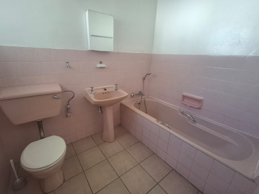 To Let 3 Bedroom Property for Rent in Beyers Park Gauteng