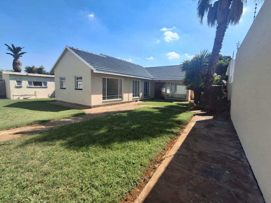 To Let 3 Bedroom Property for Rent in Beyers Park Gauteng
