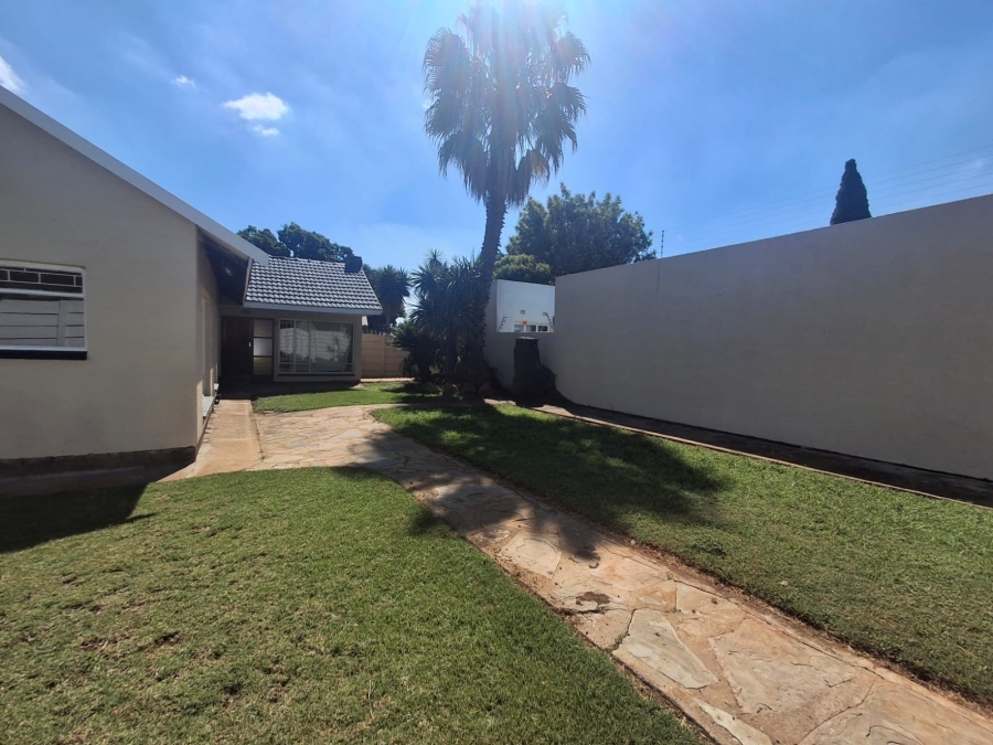 To Let 3 Bedroom Property for Rent in Beyers Park Gauteng