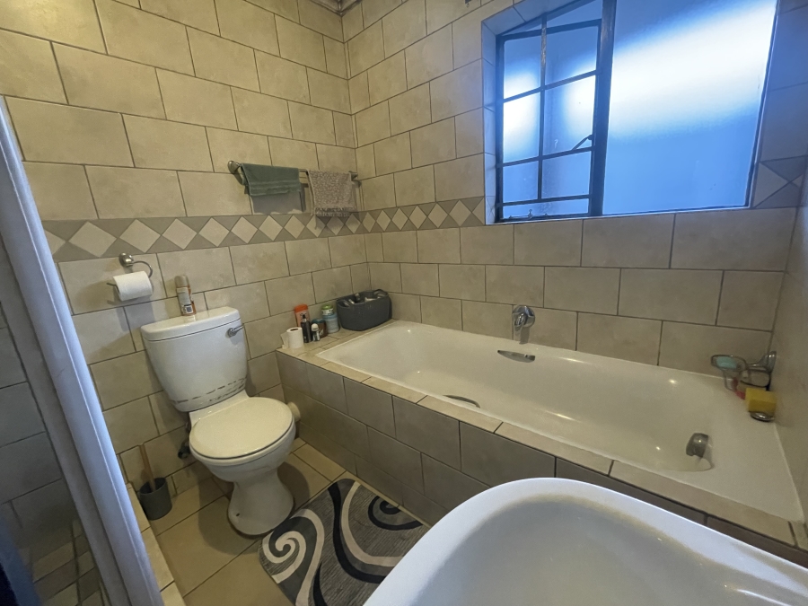 2 Bedroom Property for Sale in Noordwyk Gauteng