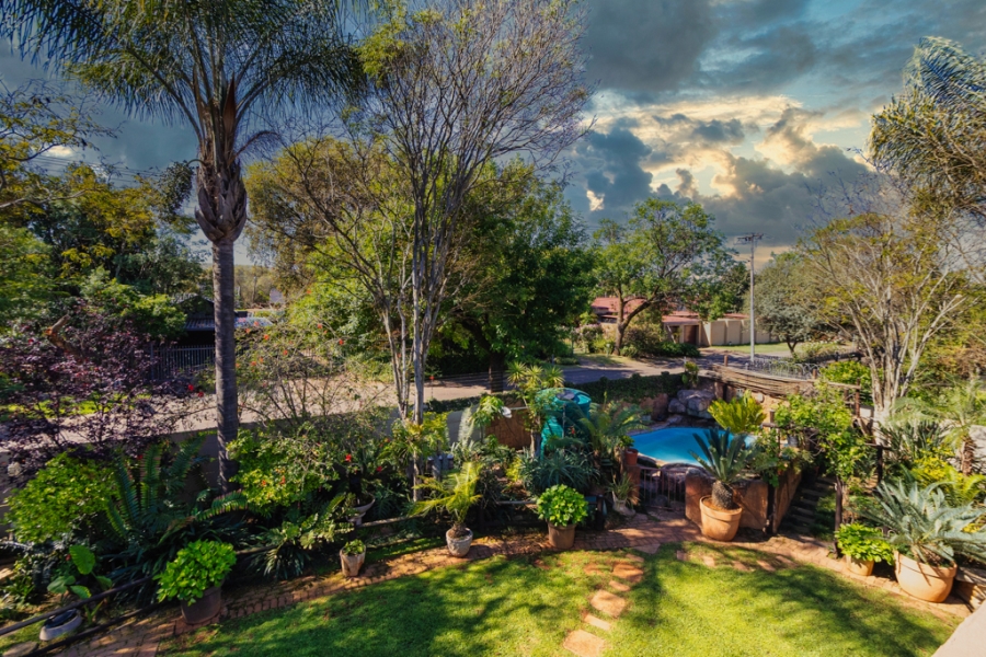 5 Bedroom Property for Sale in Waverley Gauteng