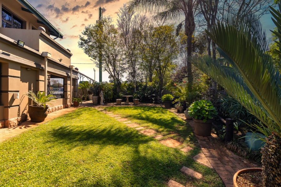 5 Bedroom Property for Sale in Waverley Gauteng