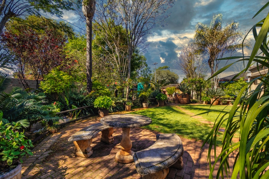 5 Bedroom Property for Sale in Waverley Gauteng