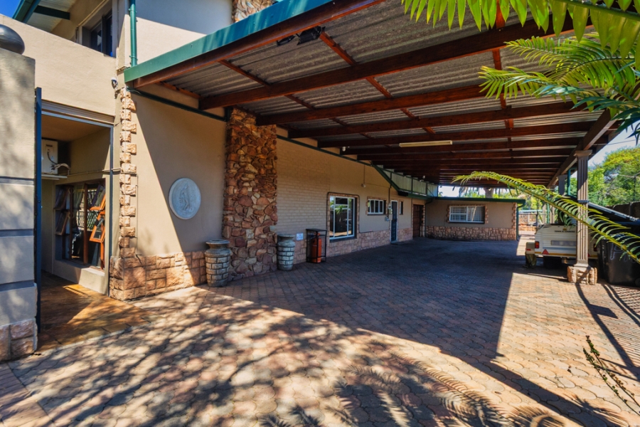 5 Bedroom Property for Sale in Waverley Gauteng