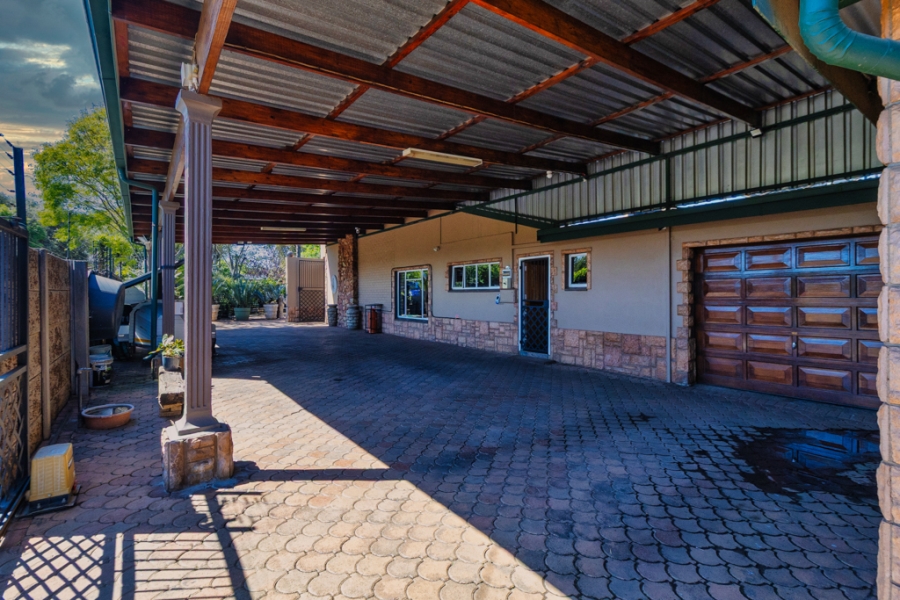 5 Bedroom Property for Sale in Waverley Gauteng