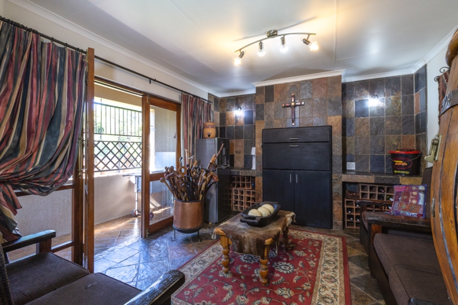 5 Bedroom Property for Sale in Waverley Gauteng